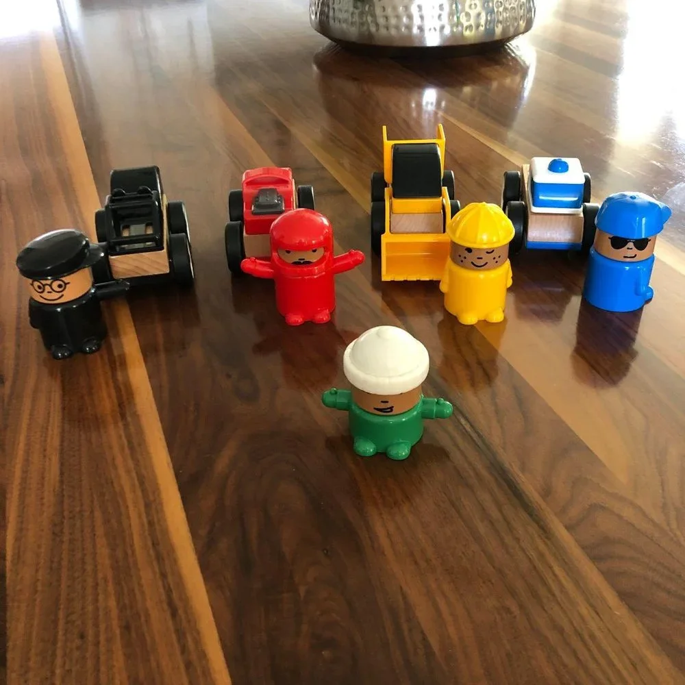 4 Toys Interchangeable Vehicles  5 Interchangeable People Imagination Fine Motor